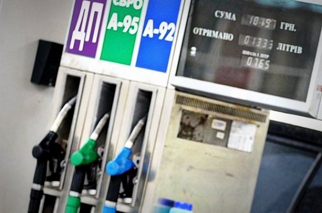  На украинских заправках не перестают расти цены на бензин и ДТ