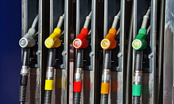 На АЗС цены на бензин и дизтопливо продолжают расти