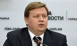Бензин будет дорожать, пока дешевеет гривна, — эксперт