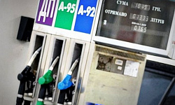  На украинских заправках не перестают расти цены на бензин и ДТ